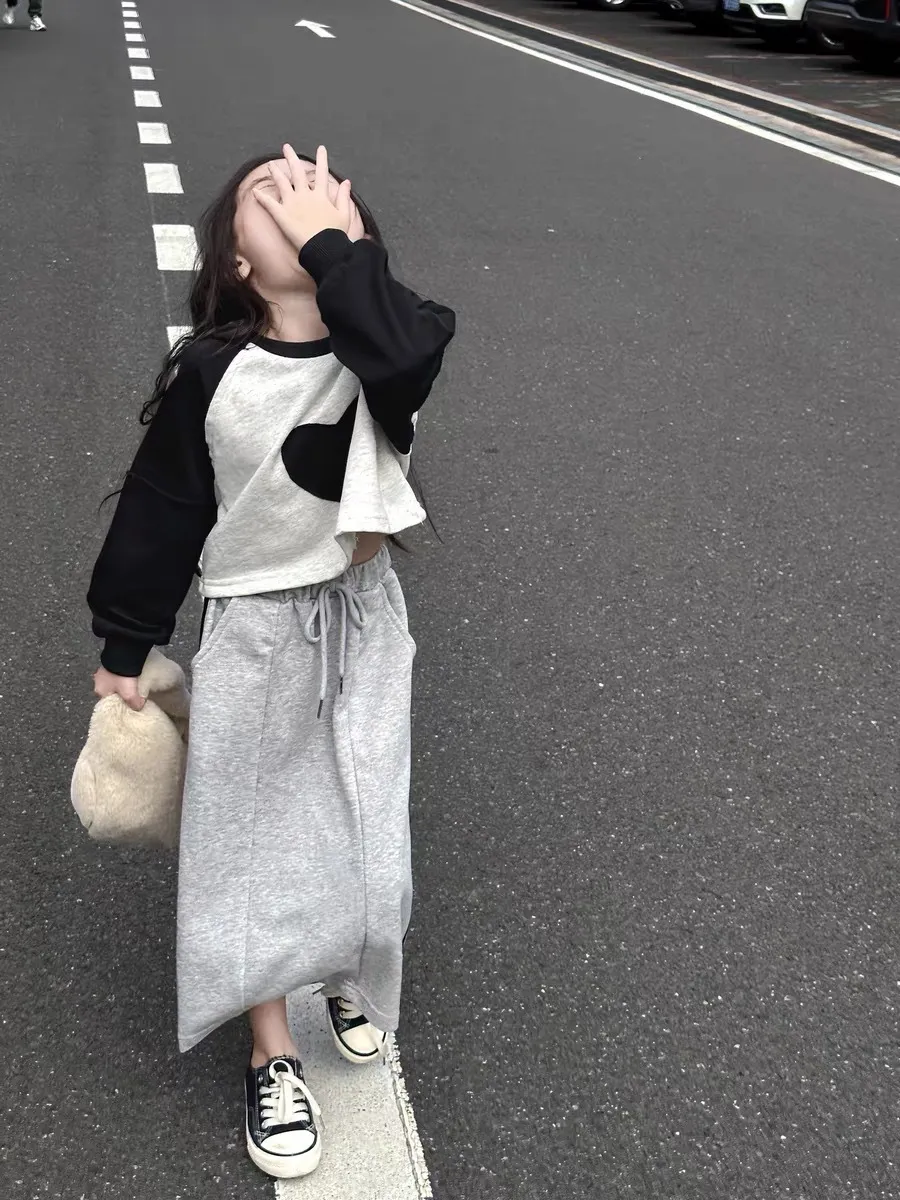 【90-140cm】絶対見逃さないで  存在感アップ  ファッション  おしゃれ  女の子  長袖 Ｔシャツ/スカート