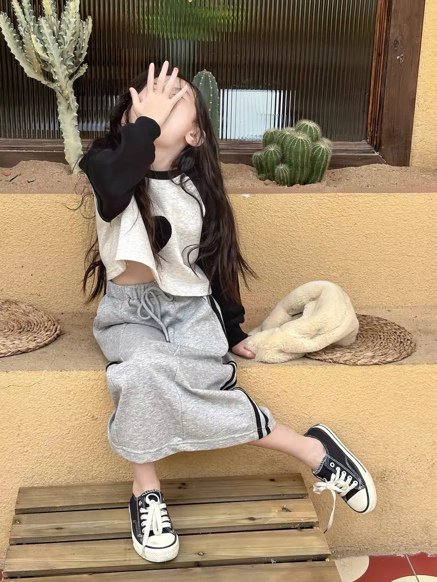 【90-140cm】絶対見逃さないで  存在感アップ  ファッション  おしゃれ  女の子  長袖 Ｔシャツ/スカート