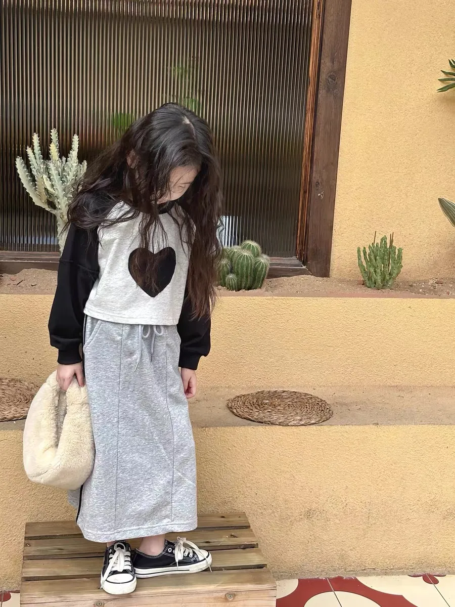 【90-140cm】絶対見逃さないで  存在感アップ  ファッション  おしゃれ  女の子  長袖 Ｔシャツ/スカート