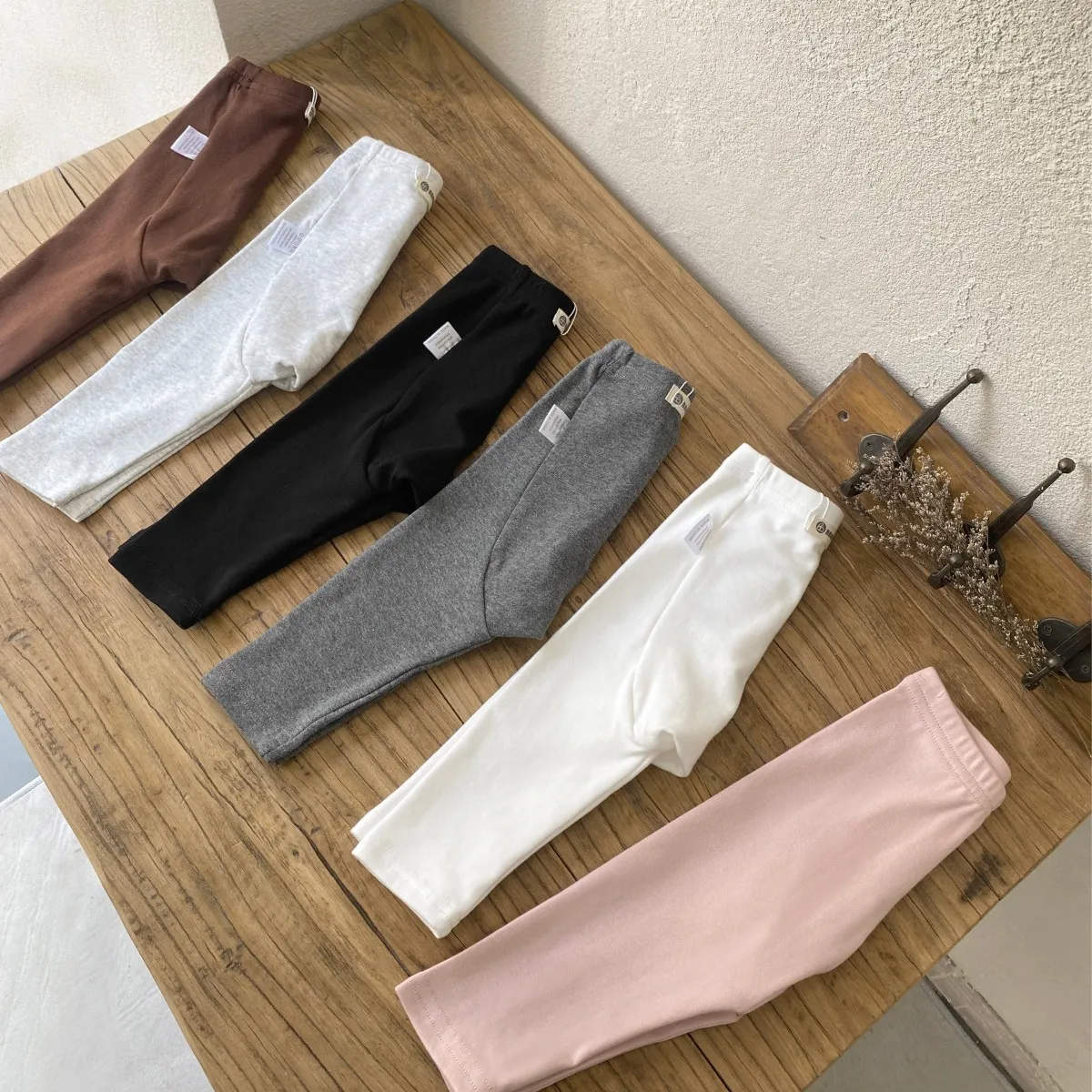 【66-90cm】人気上昇中 無地  柔らかい素材  合わせやすい  履きやすい  多色選べる  ベビー パンツ