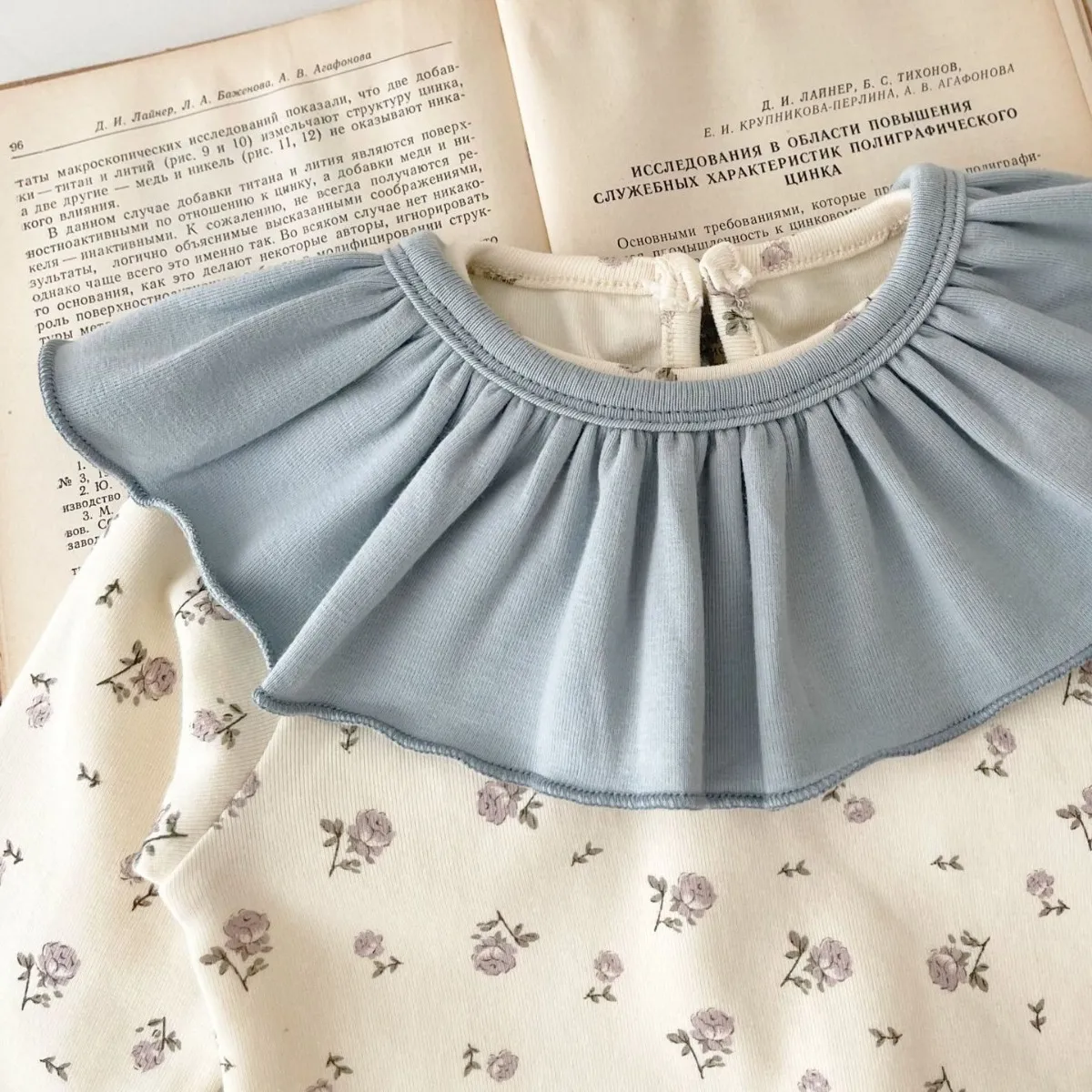 【73-100cm】三点セット おしゃれ  スウィート 花柄  可愛い  ベビー トップス＋ボトムス＋お食事スタイ セットアップ