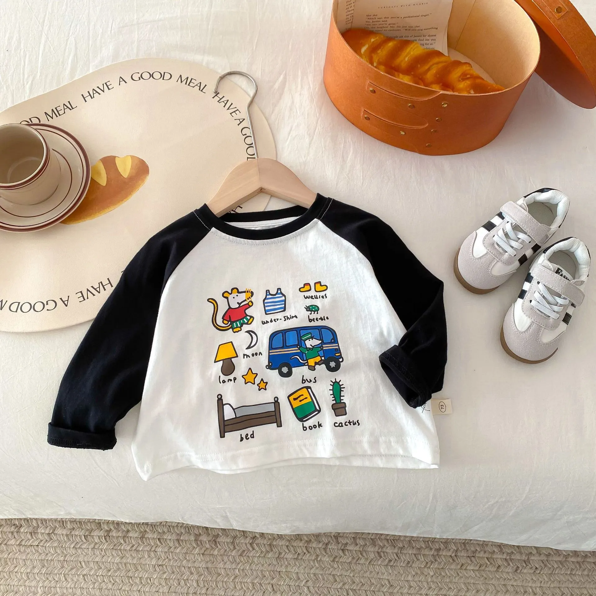 【73-120cm】2色選べる絶対欲しい プリント カートゥーン  落書き 男女兼用 動物柄  トップス