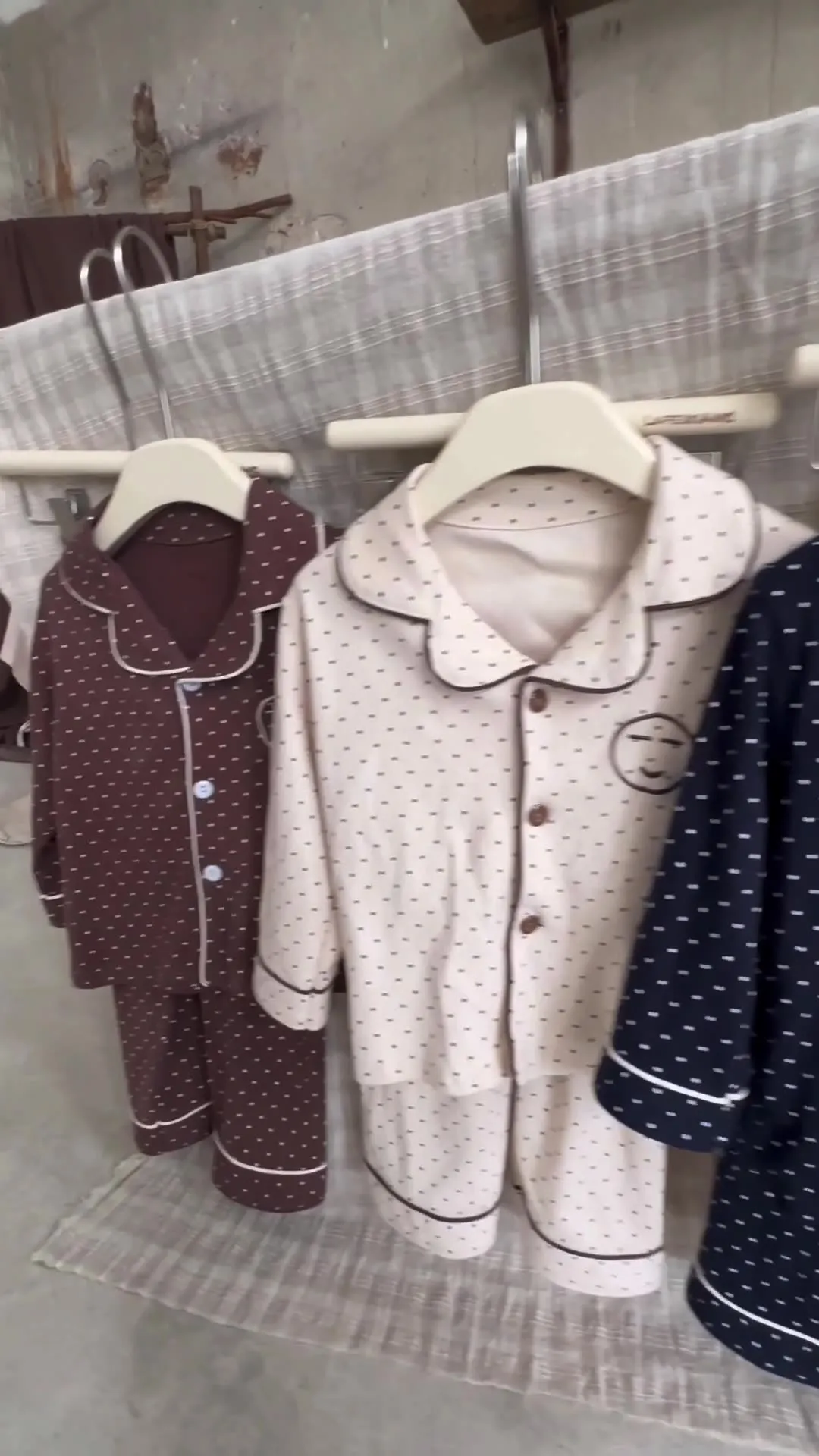 【100-160cm】大好評 シンプル 定番 ドット柄 笑顔 カジュアル ルームウェア