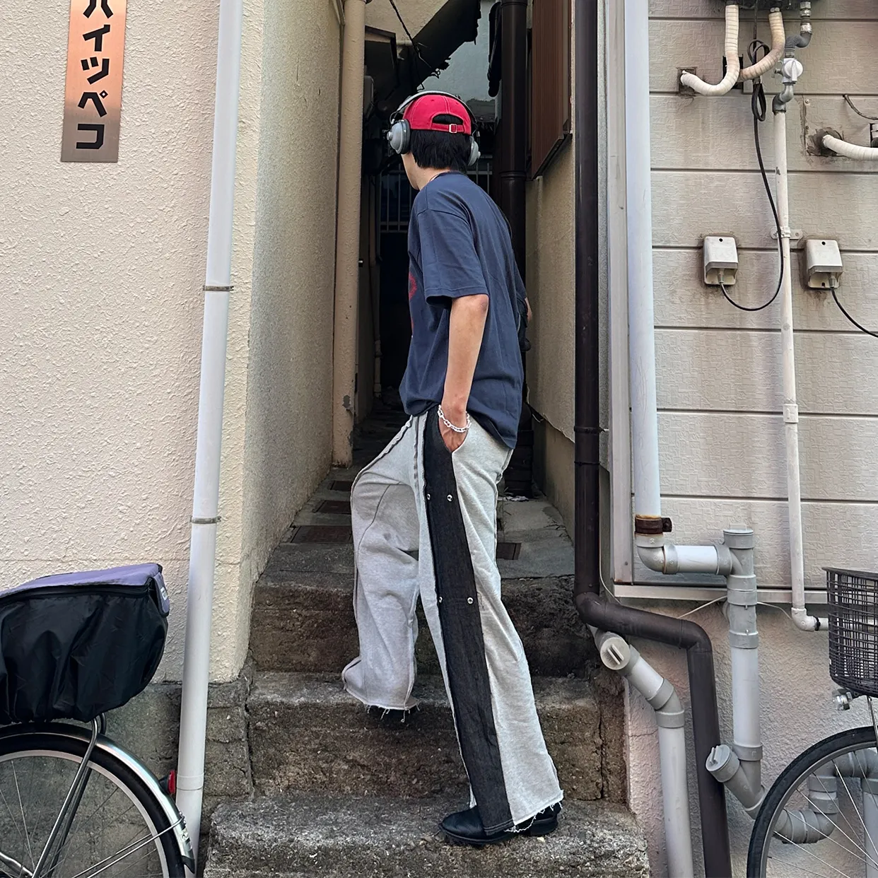 グラフィッククローバーTシャツ