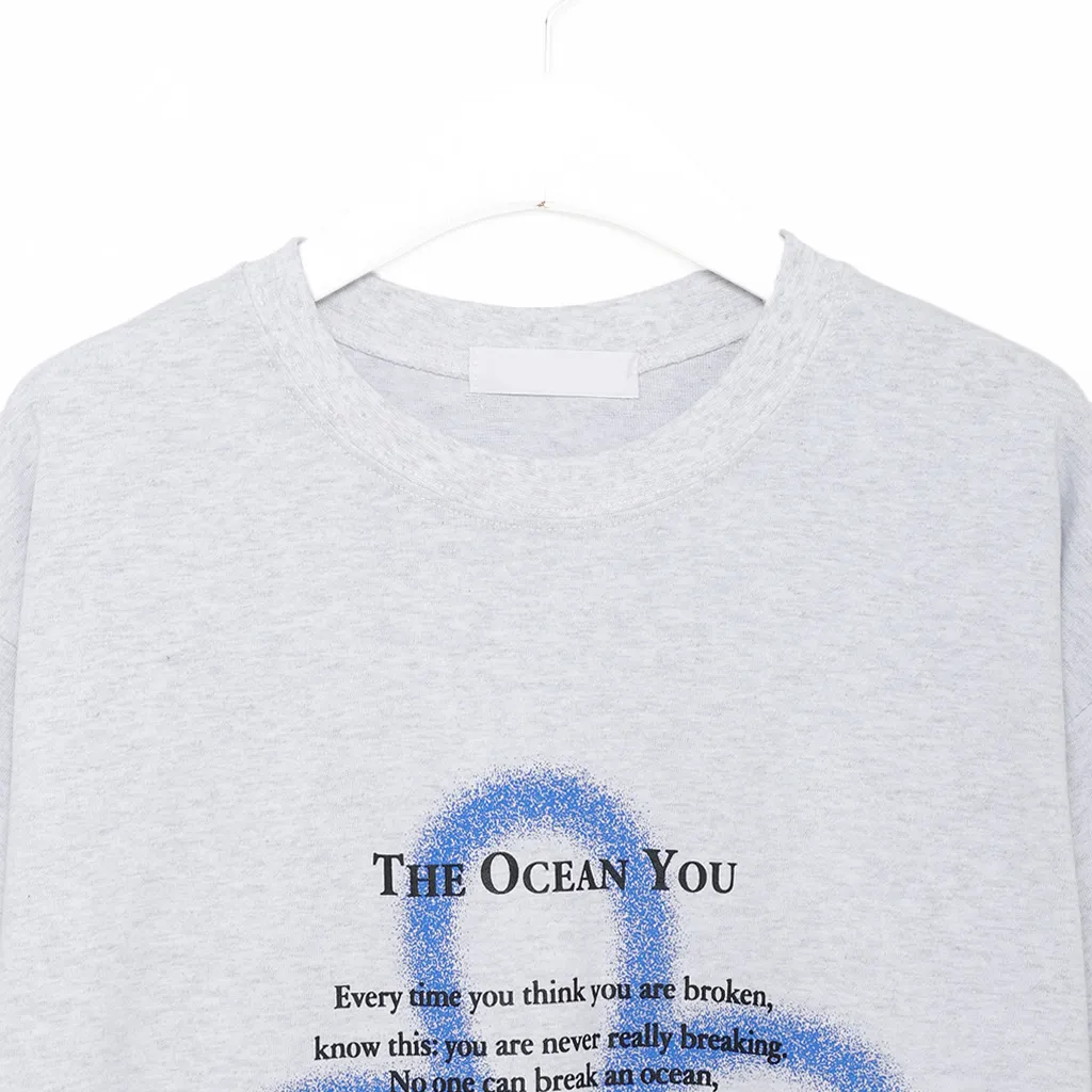 グラフィッククローバーTシャツ
