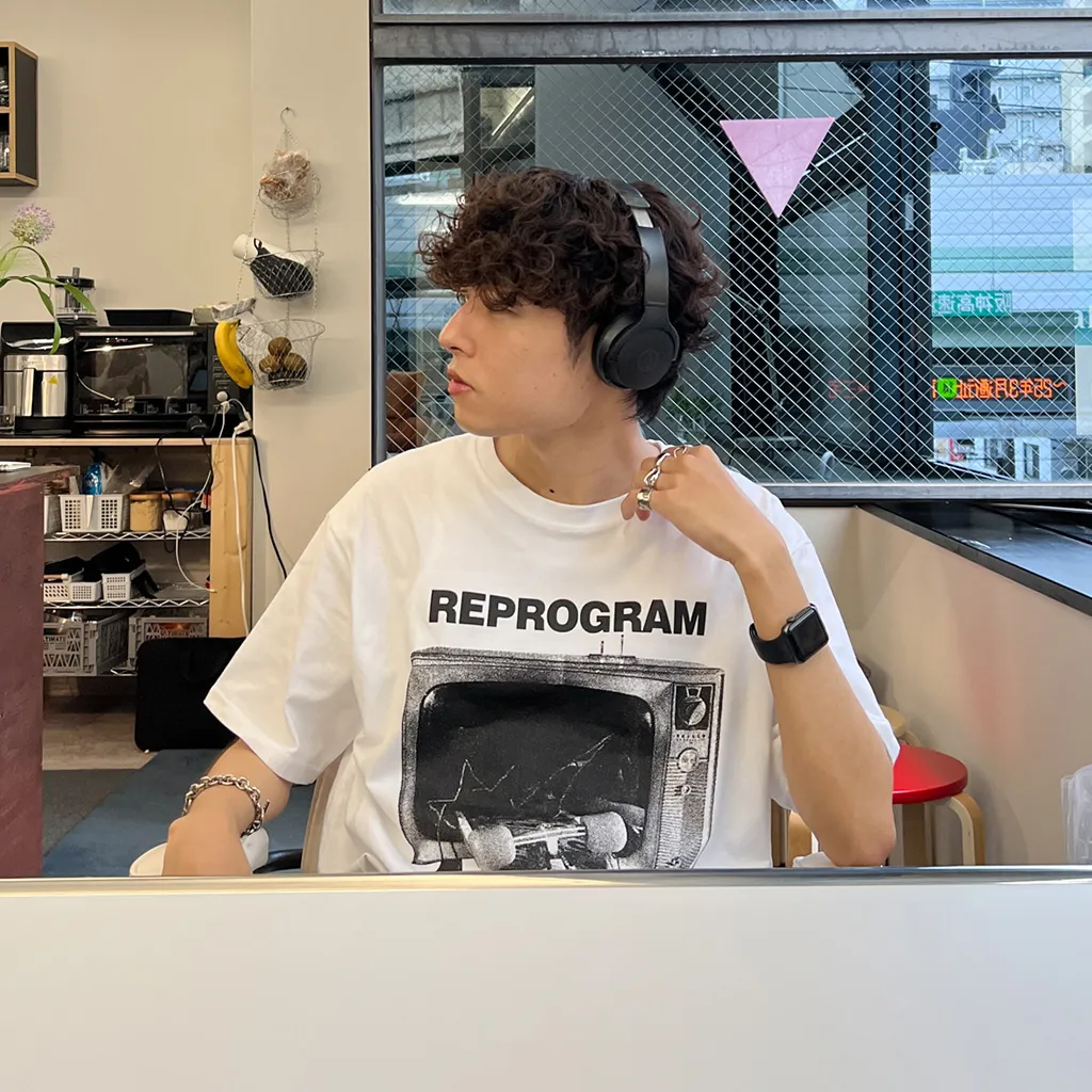 ユニセックスグラフィック半袖Tシャツ