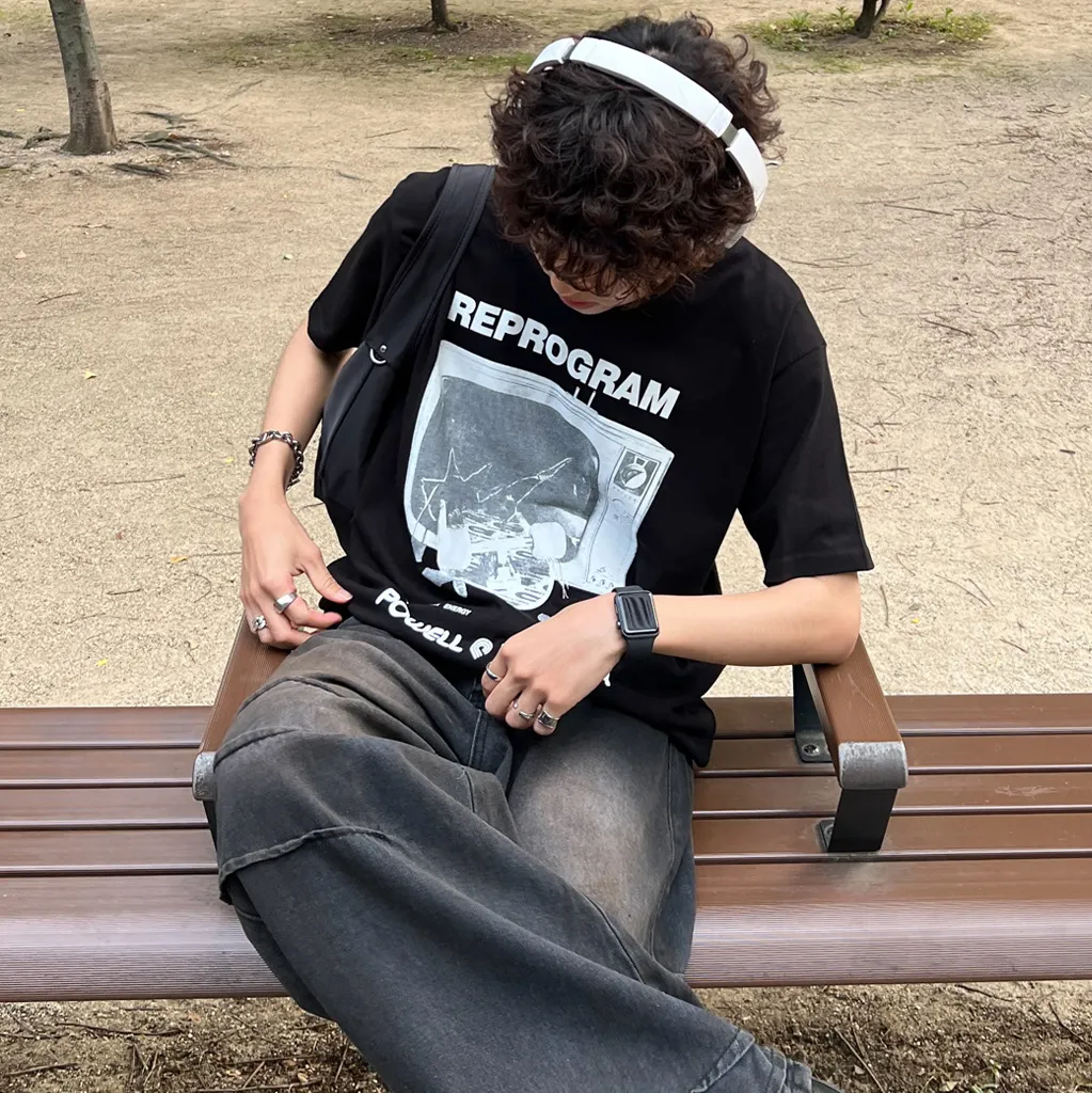 ユニセックスグラフィック半袖Tシャツ