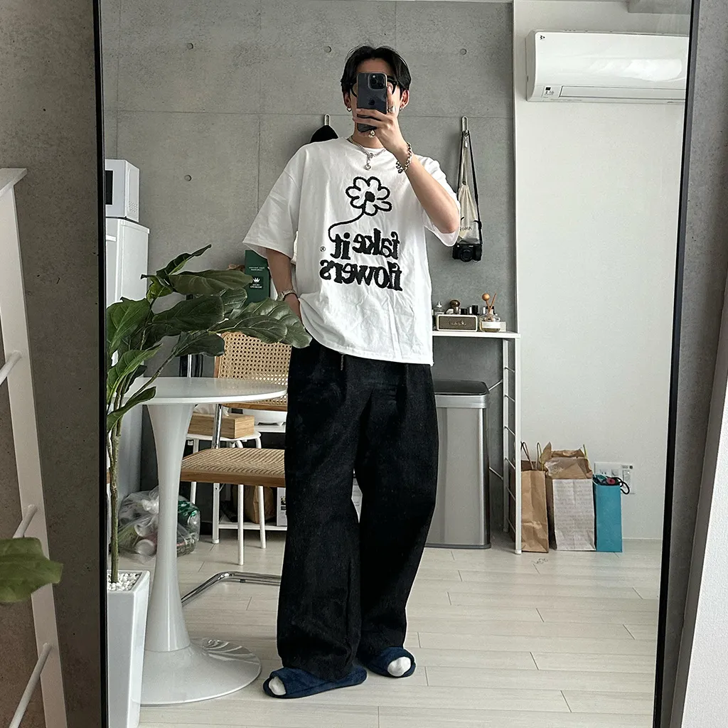 (ユニセックス) フラワーレタリング半袖Ｔシャツ