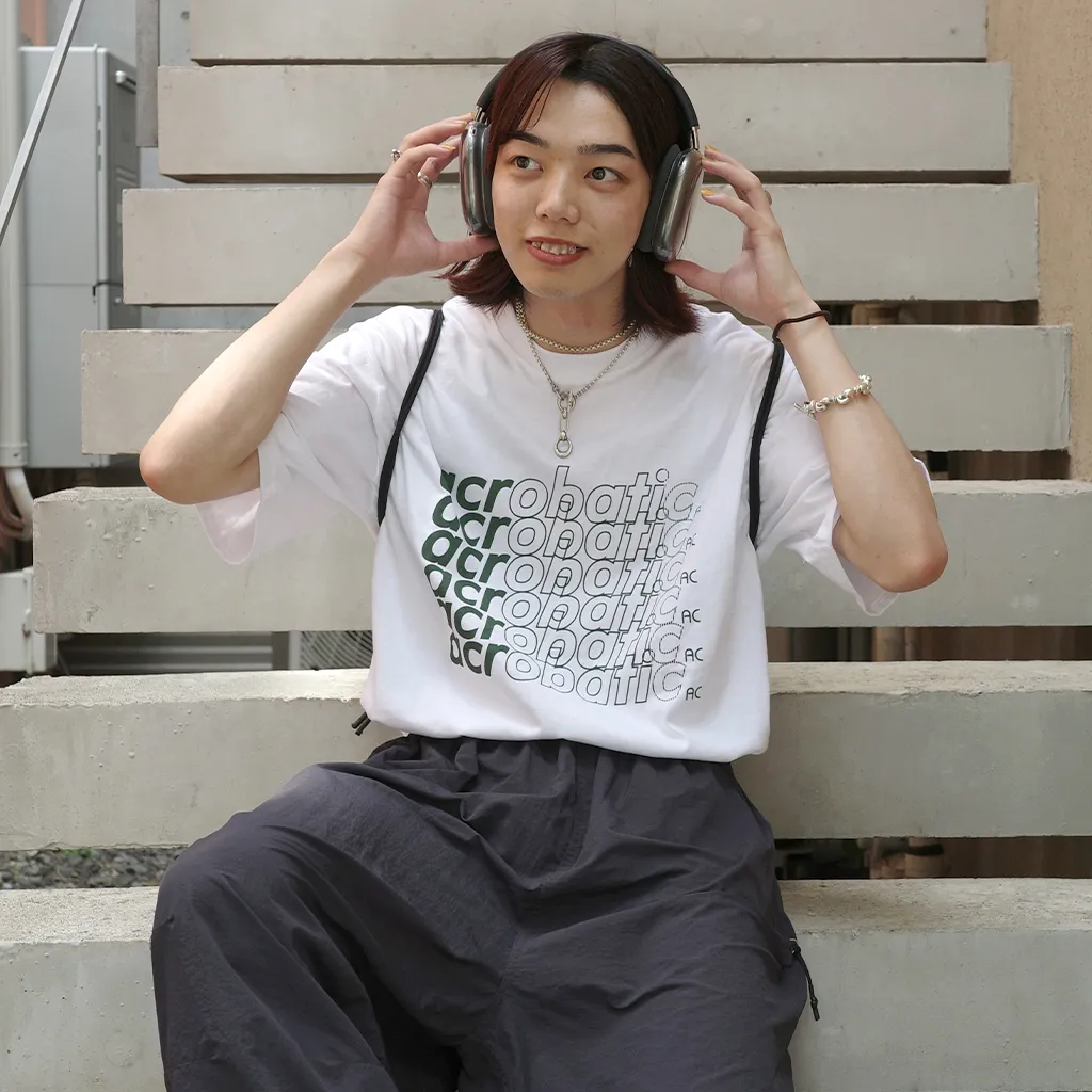 (ユニセックス) レタリングTシャツ