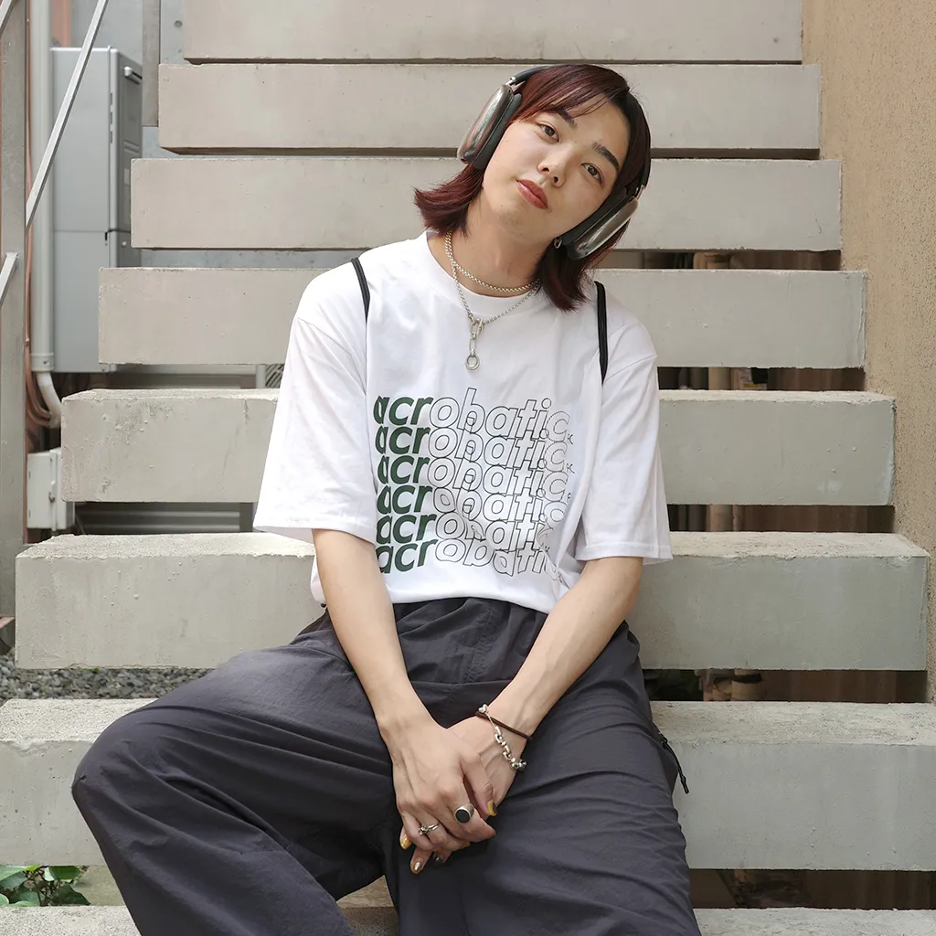 (ユニセックス) レタリングTシャツ