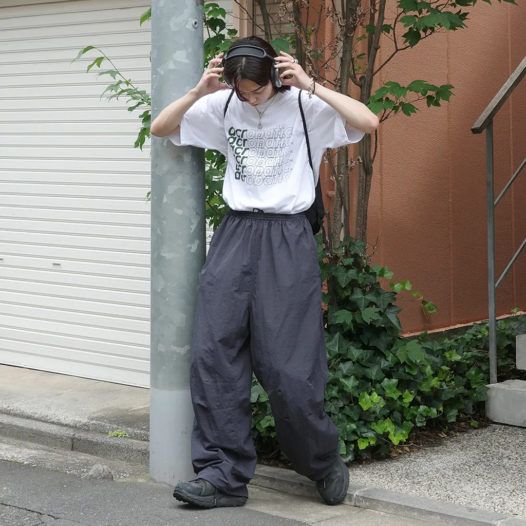 (ユニセックス) レタリングTシャツ
