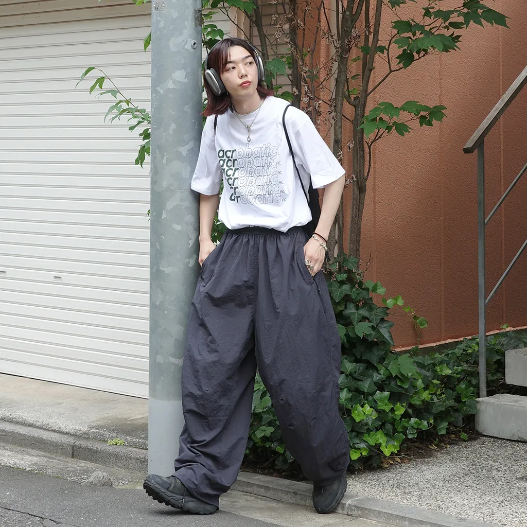 (ユニセックス) レタリングTシャツ