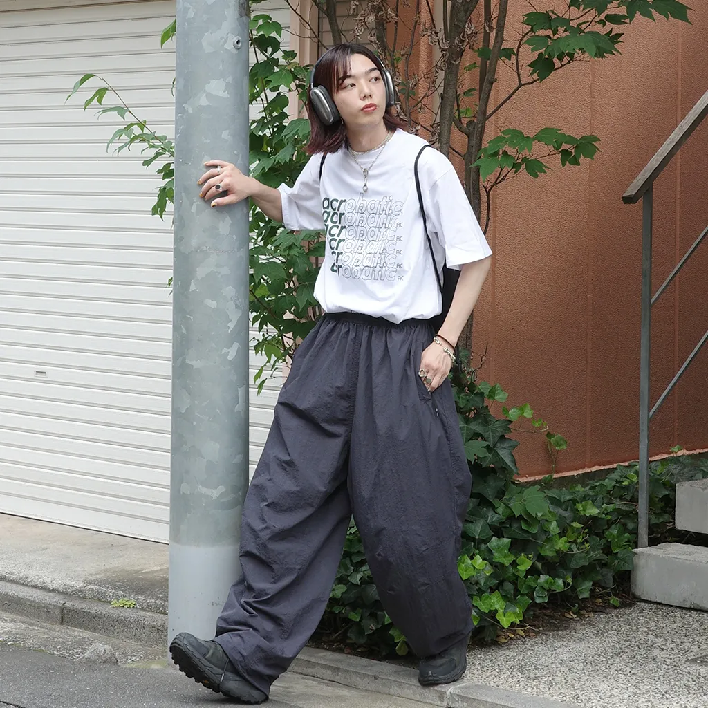 (ユニセックス) レタリングTシャツ