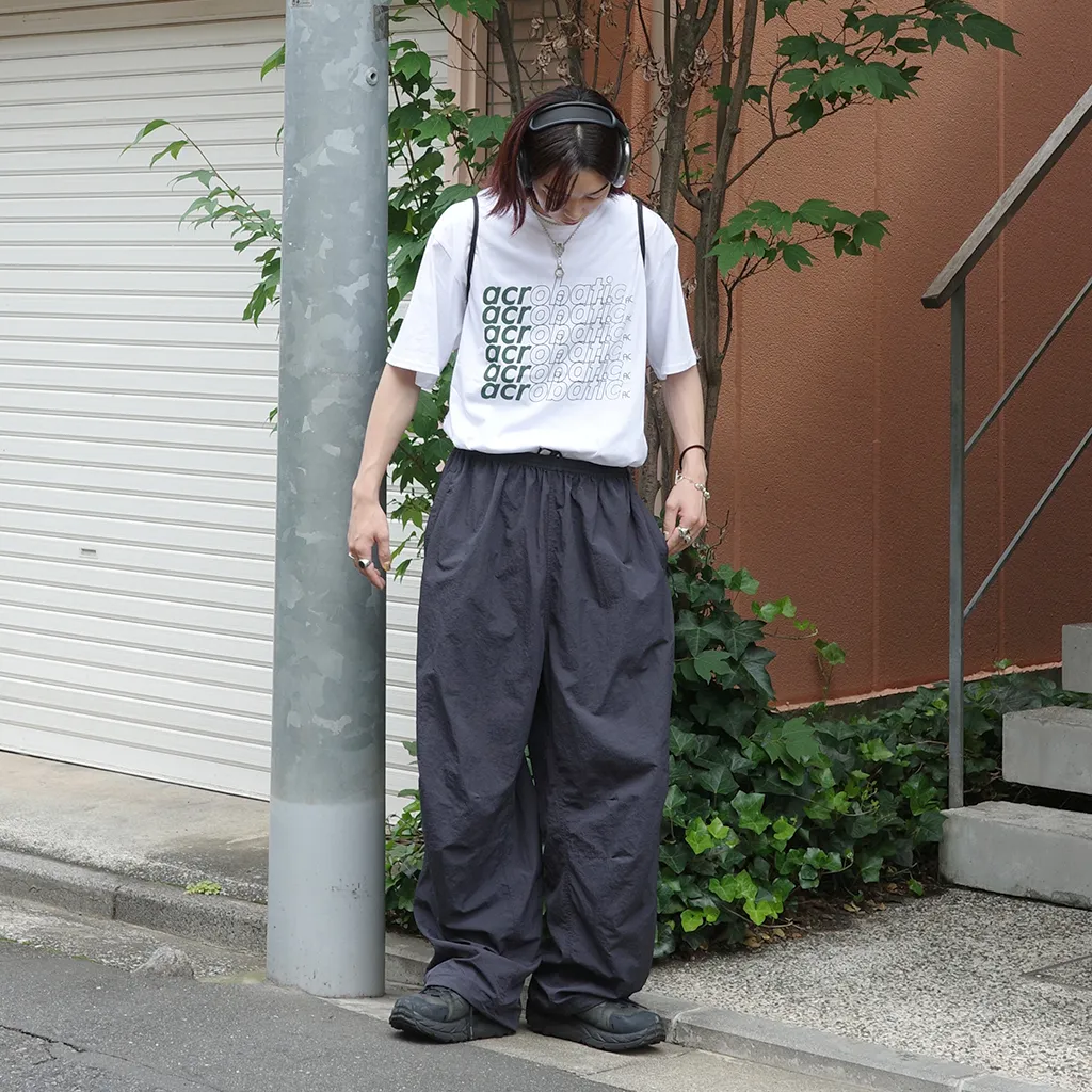 (ユニセックス) レタリングTシャツ