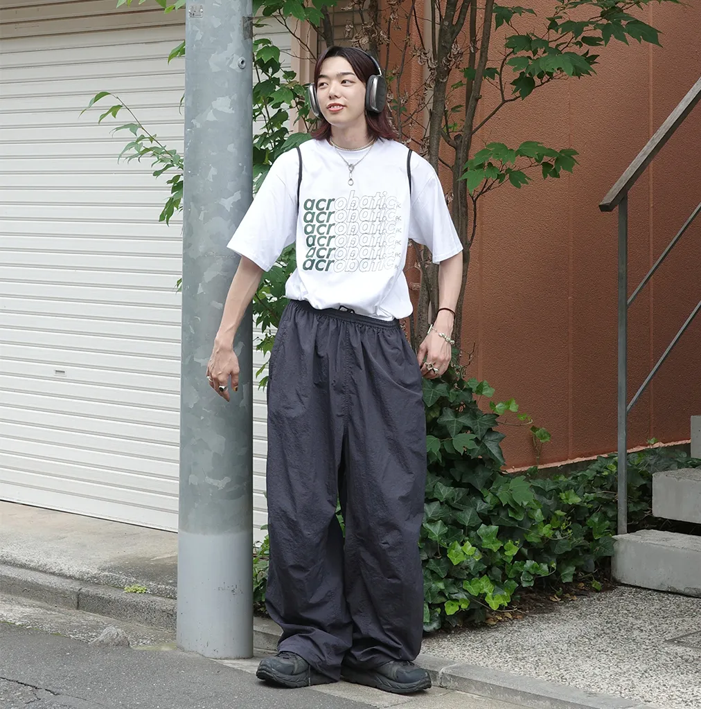 (ユニセックス) レタリングTシャツ