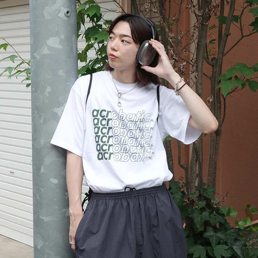 (ユニセックス) レタリングTシャツ
