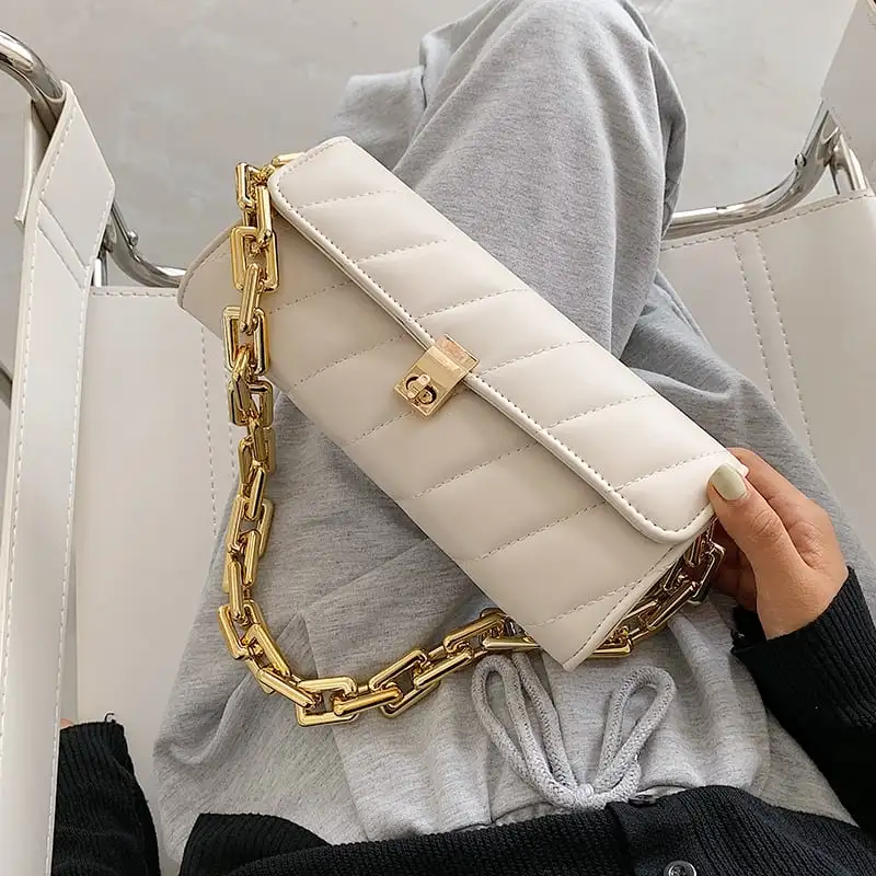 ショルダーバッグ チェーンバッグ 無地 ファッション PU 可愛い 綺麗め おしゃれ ブラック ホワイトブルー レッド