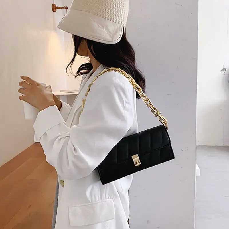 ショルダーバッグ チェーンバッグ 無地 ファッション PU 可愛い 綺麗め おしゃれ ブラック ホワイトブルー レッド
