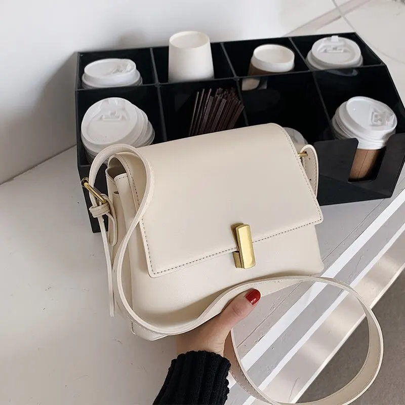 ショルダーバッグ チェーンバッグ 上品らしく ファッション PU 可愛い 綺麗め ブラック オレンジ ホワイト ピンク ブラウン