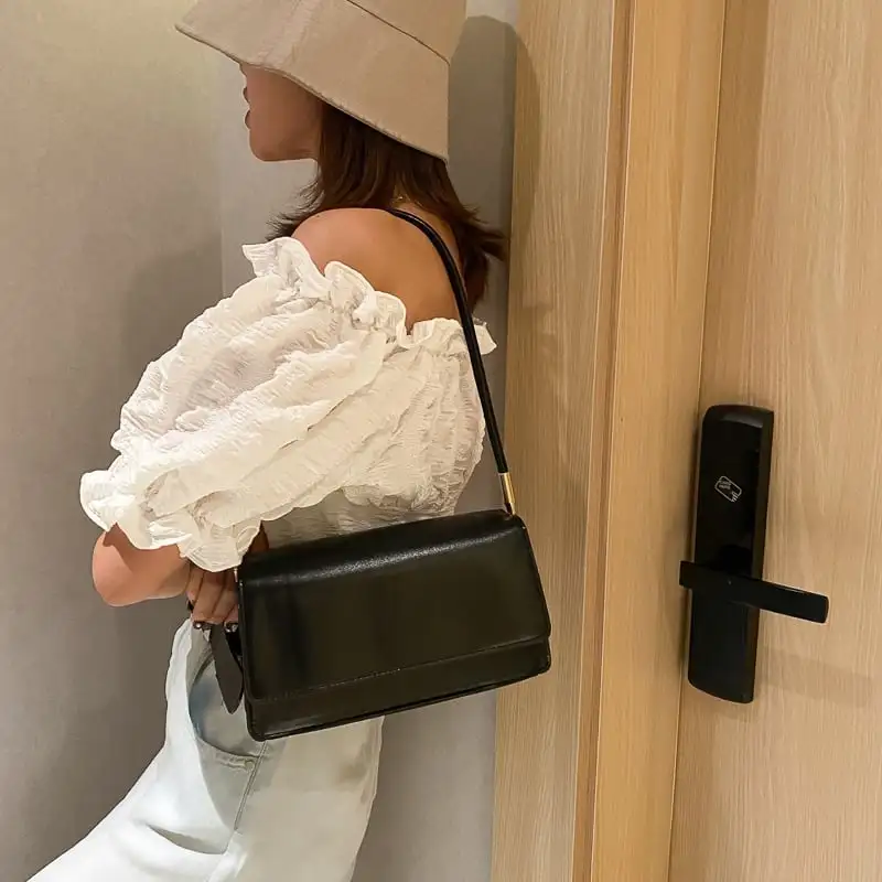ショルダーバッグ チェーンバッグ PU 通勤 無地 可愛い 綺麗め おしゃれ ブラック ホワイト パープル ダークベージュ