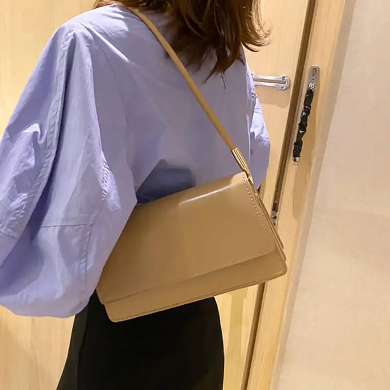 ショルダーバッグ チェーンバッグ PU 通勤 無地 可愛い 綺麗め おしゃれ ブラック ホワイト パープル ダークベージュ