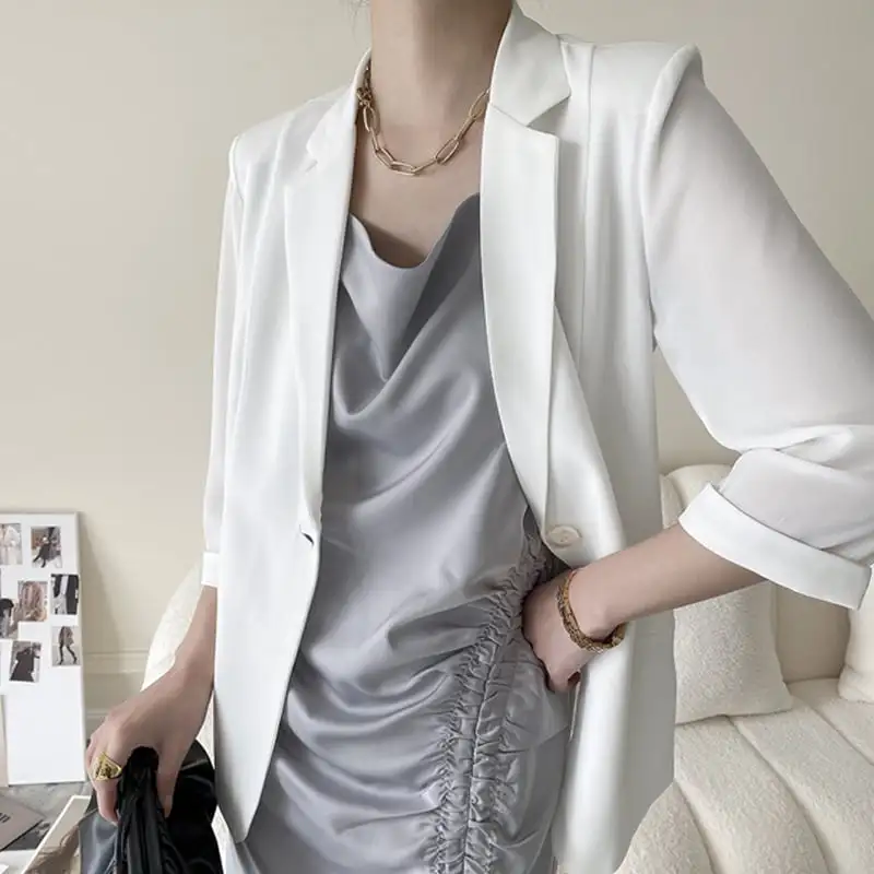 スーツ 無地 通勤 気質アップ ホワイト ブラック アウター