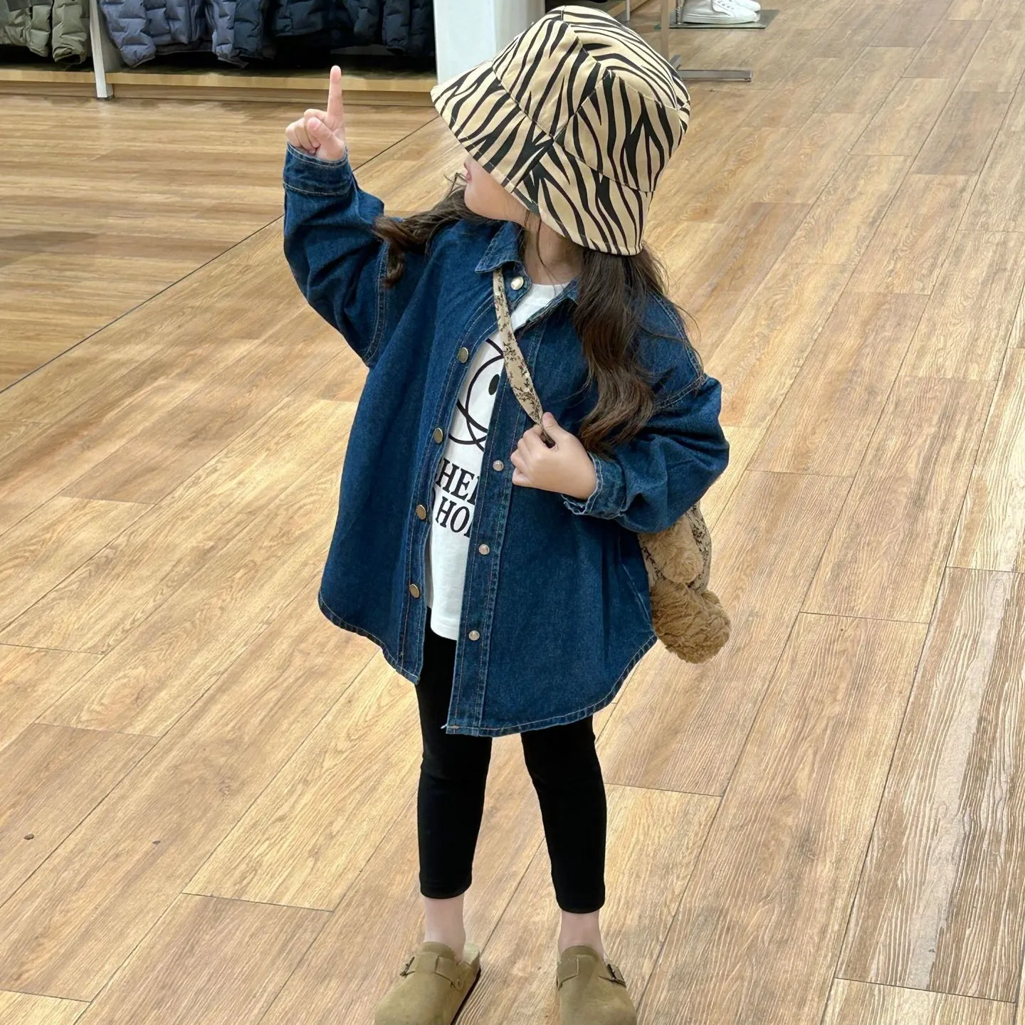 【90-150cm】目を奪われる 可愛いデザイン 無地 ボタン 女の子 デニム シャッツ トップス