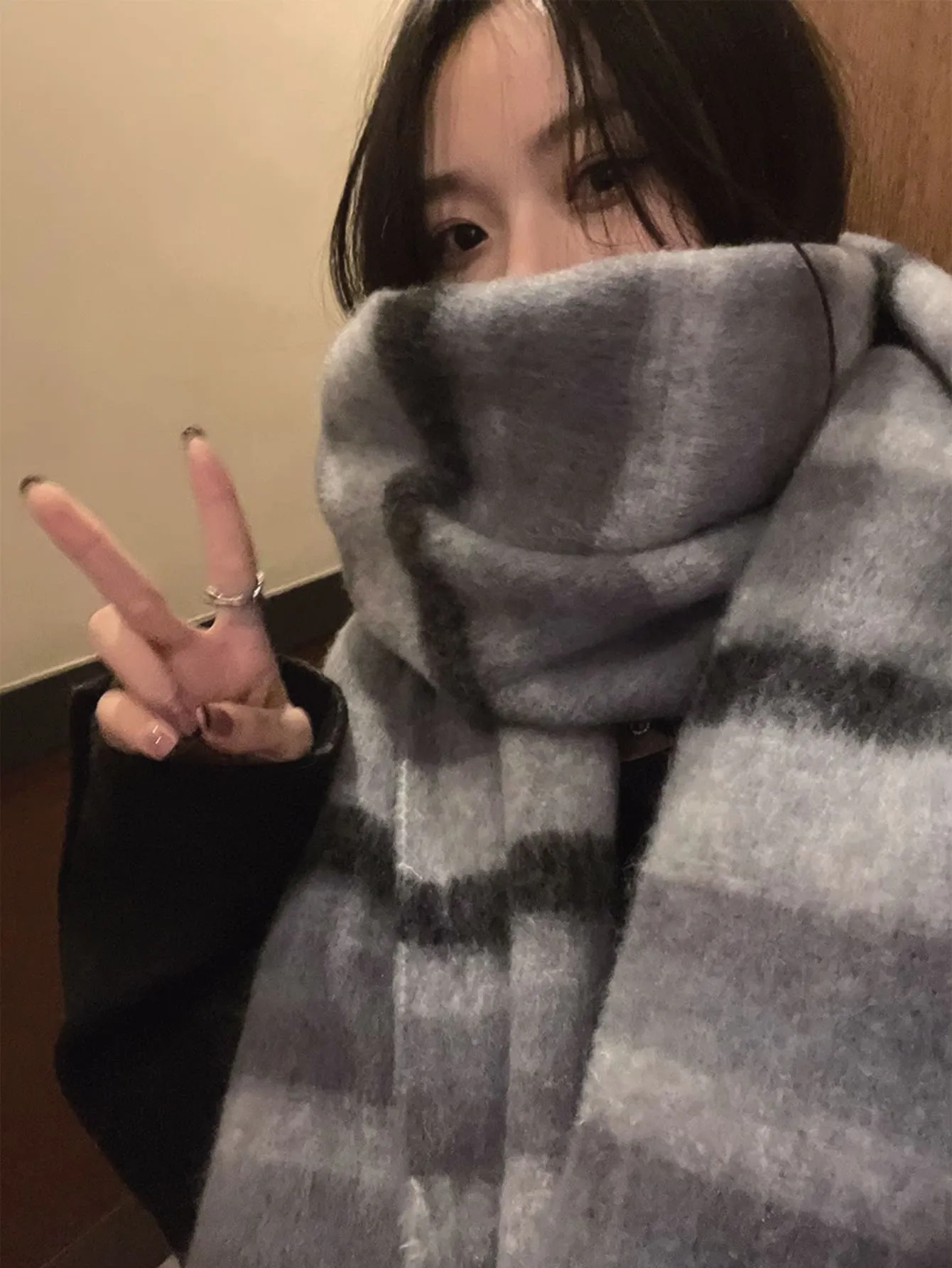 スカーフ ポリエステル製 グレー ブレイド フロック ストライプデザイン マフラー