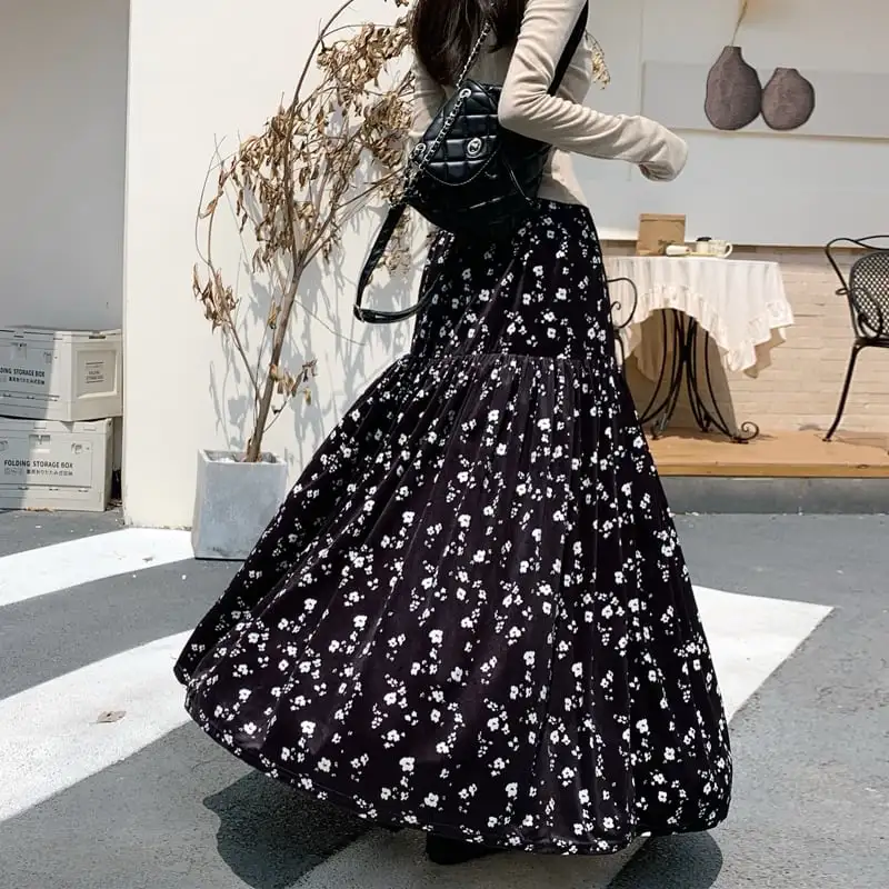 ボトムス スカート 2色展開 ビロード 花柄 ロング丈 視線集中 ブラック コーヒー色