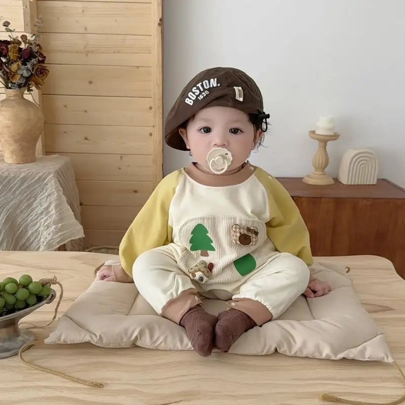 【66-100cm】カラーバリツリー柄ロンパース