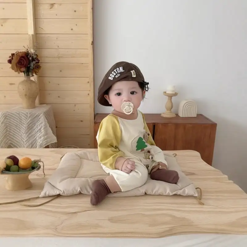 【66-100cm】カラーバリツリー柄ロンパース