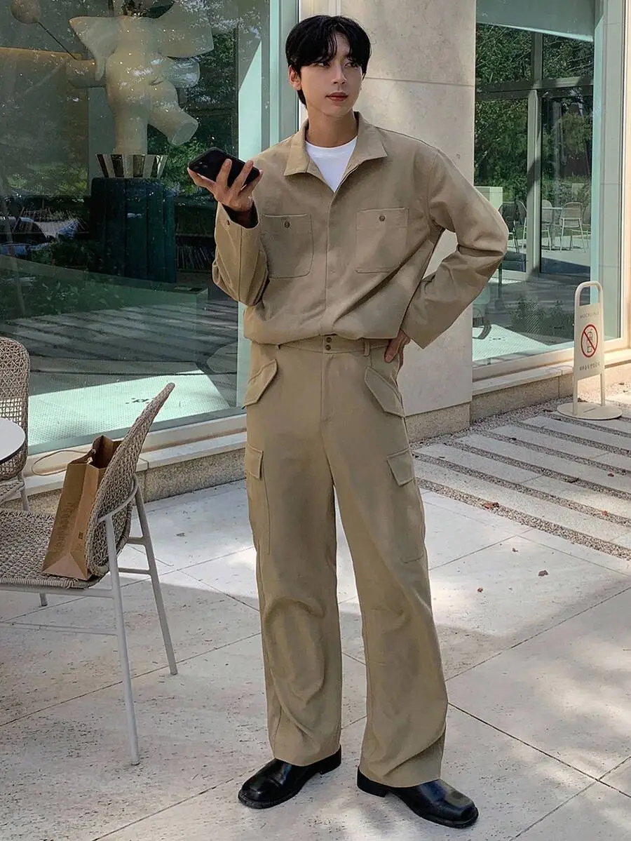 メンズジャケット付きカーゴパンツコーデ ブラウン