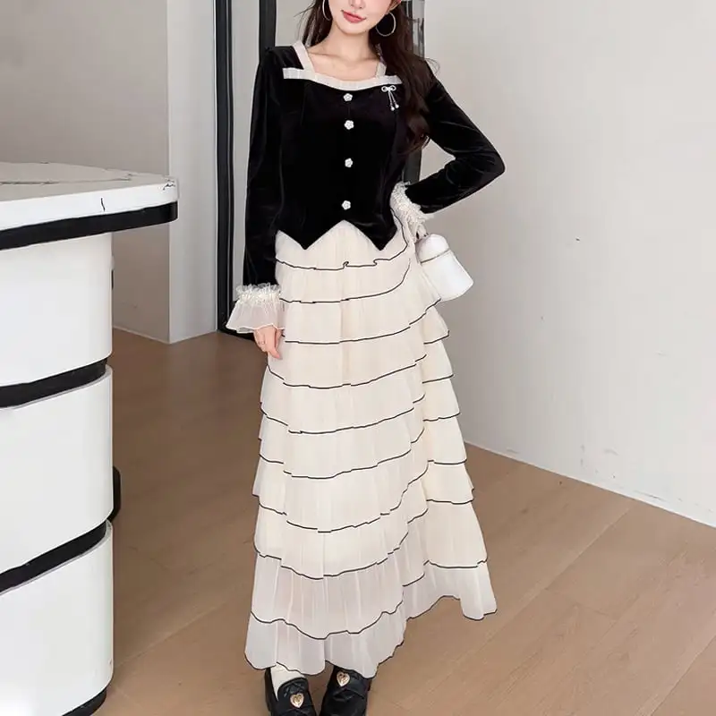 セットアップ ベルベット スクエアネックトップス+フリルレイヤードスカート