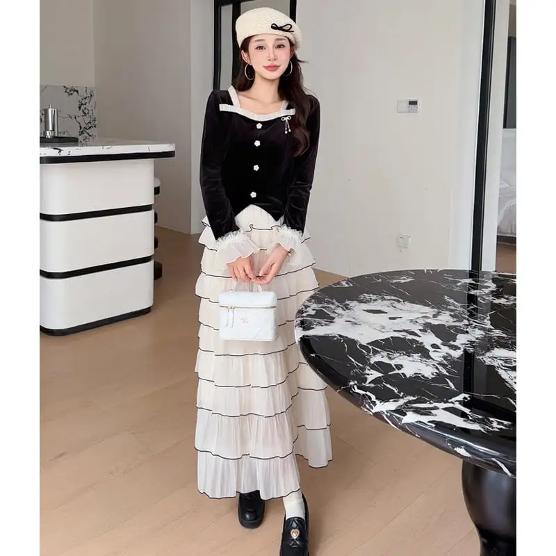 セットアップ ベルベット スクエアネックトップス+フリルレイヤードスカート