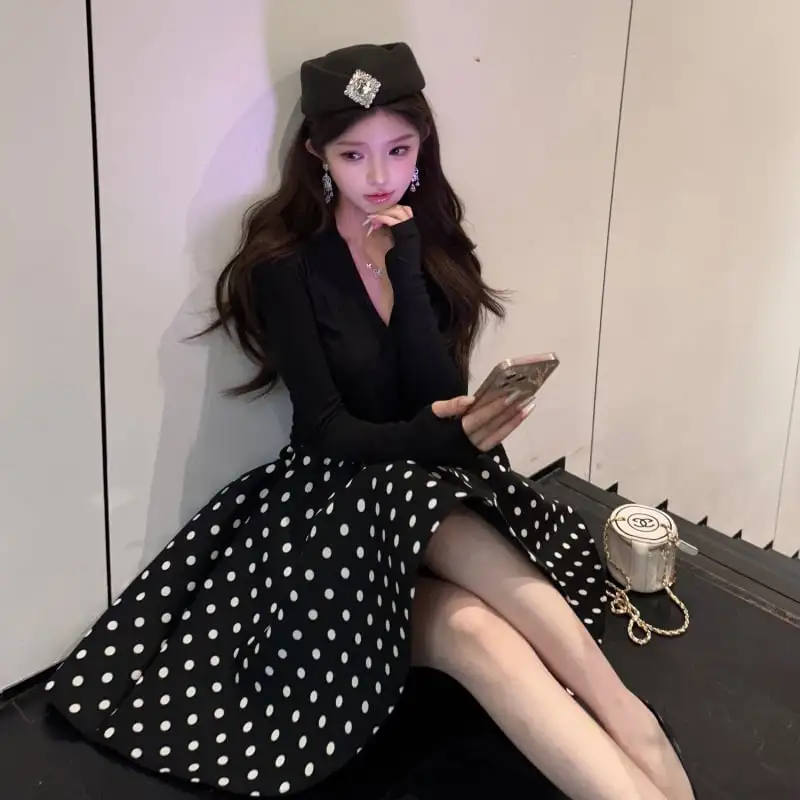 フランス風 ブラック Vネック 長袖 トップス+ドット柄 スカート 2点セット