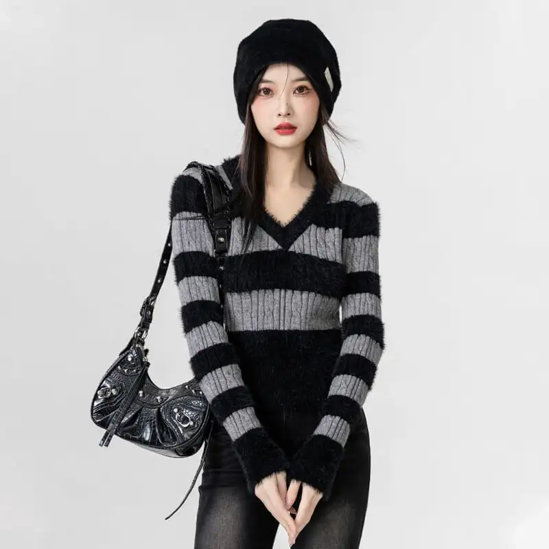 Vネック モヘア 短めシルエット タートル付き ニットセーター