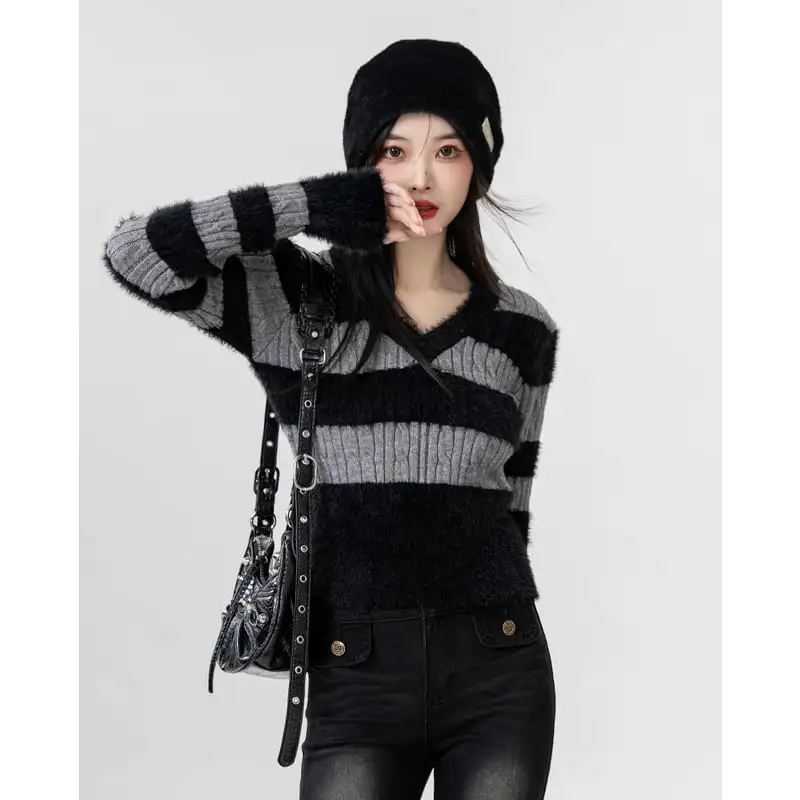 Vネック モヘア 短めシルエット タートル付き ニットセーター