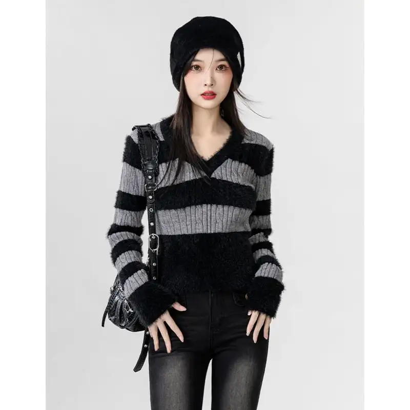 Vネック モヘア 短めシルエット タートル付き ニットセーター