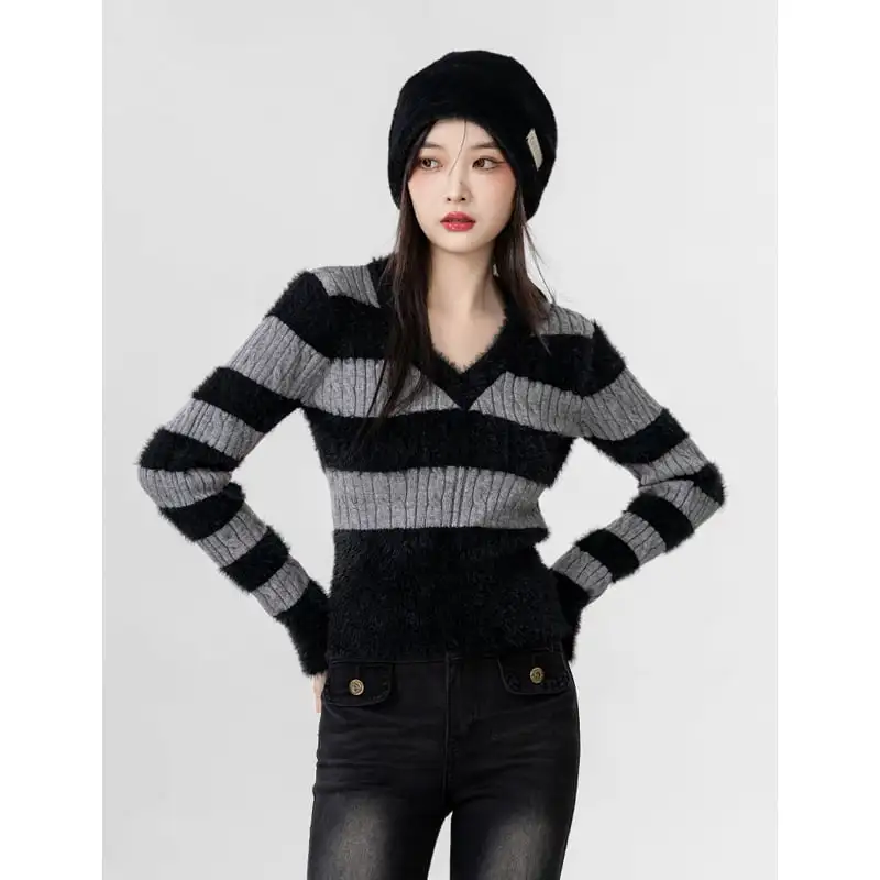 Vネック モヘア 短めシルエット タートル付き ニットセーター