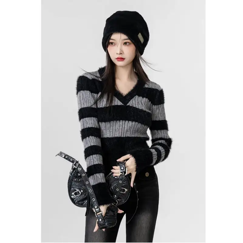 Vネック モヘア 短めシルエット タートル付き ニットセーター