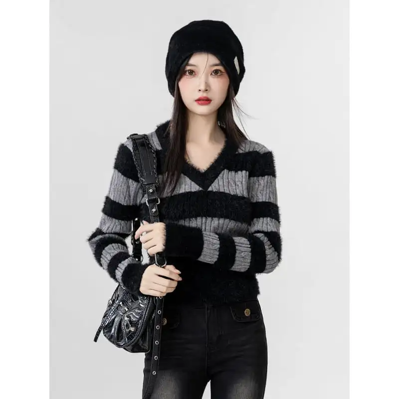 Vネック モヘア 短めシルエット タートル付き ニットセーター