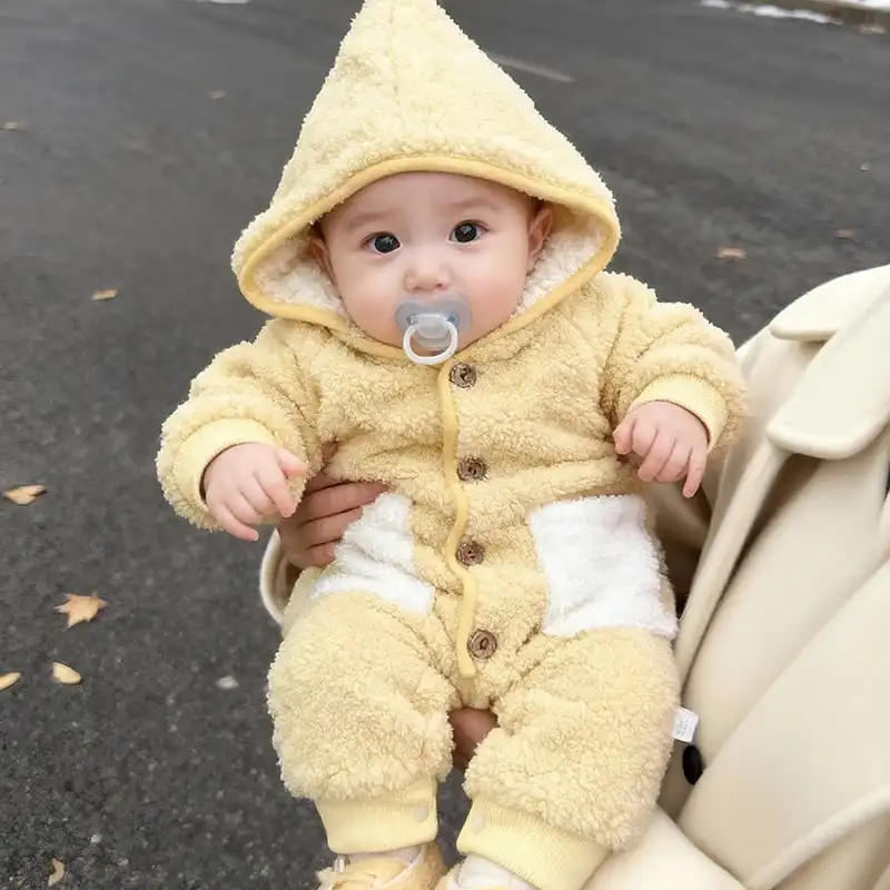 【66-100cm】キイロ防寒付きもこもこロンパース