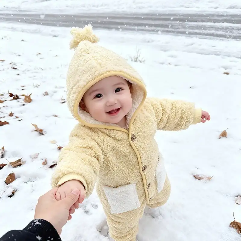 【66-100cm】キイロ防寒付きもこもこロンパース