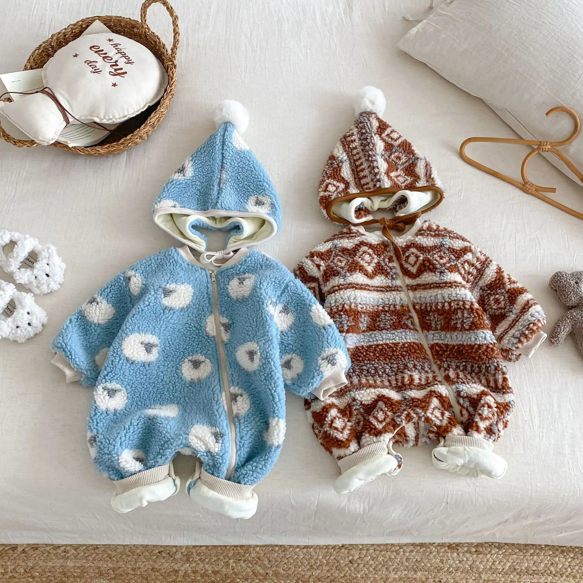 【66-90cm】暖かいヒツジ柄ロンパース＆帽子