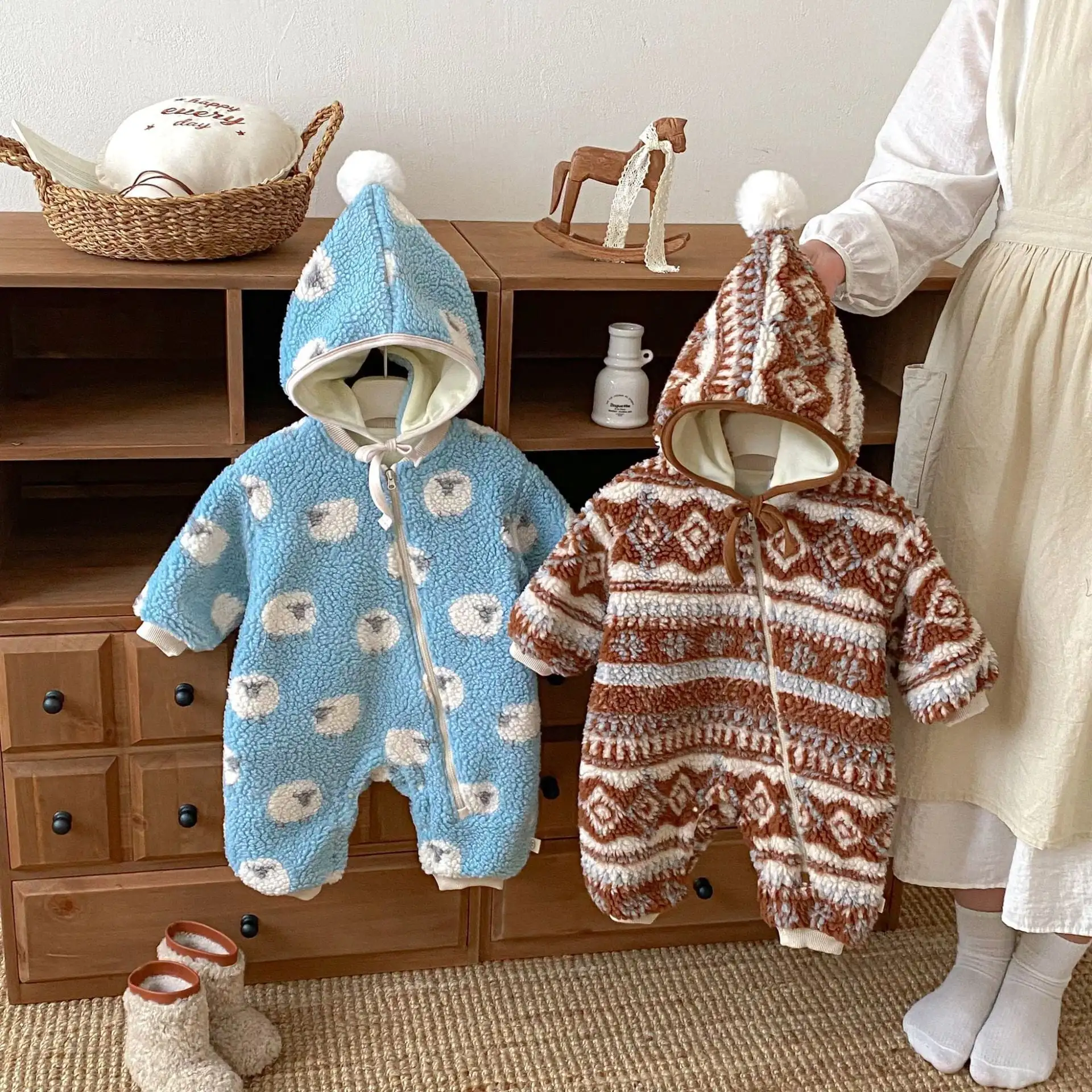 【66-90cm】暖かいヒツジ柄ロンパース＆帽子