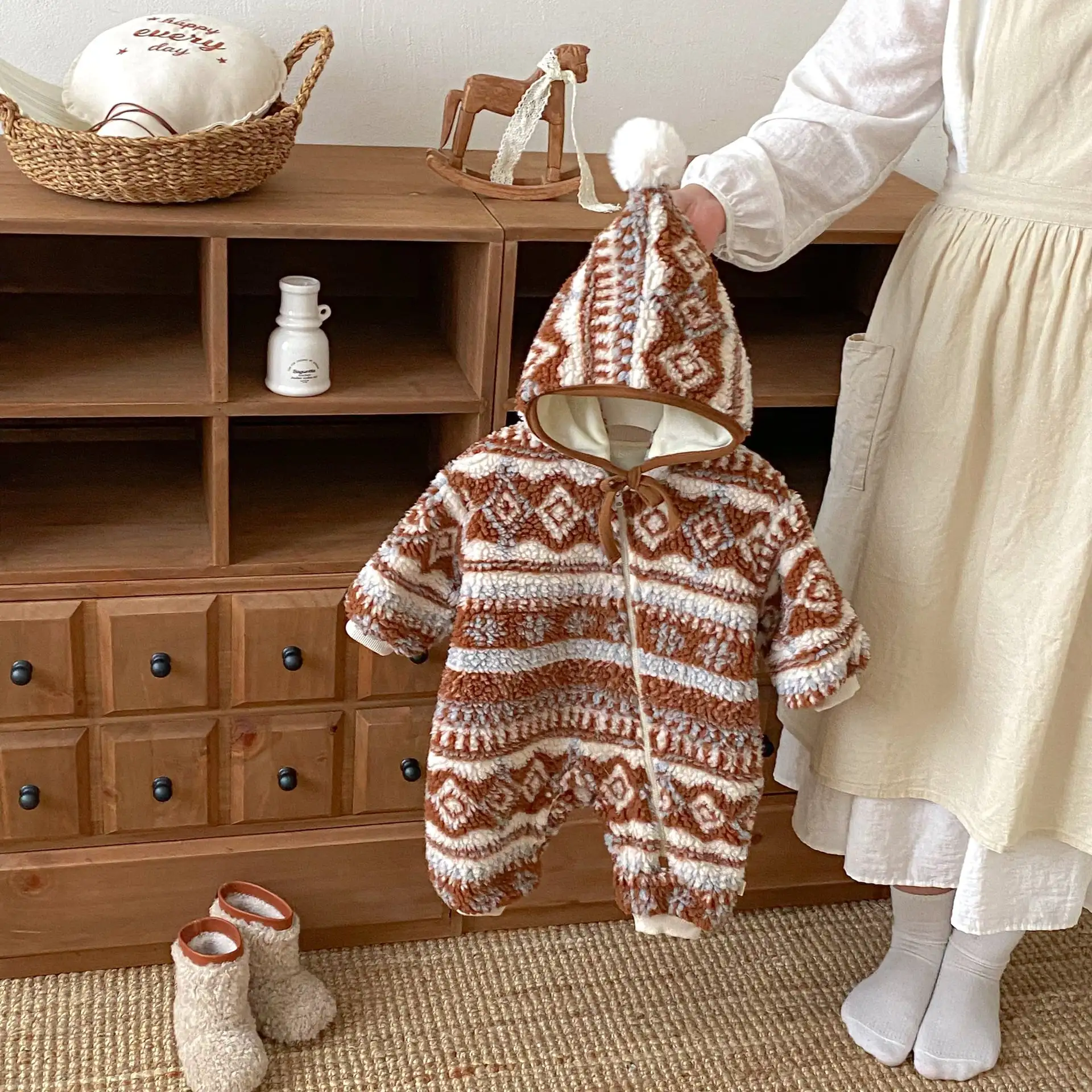 【66-90cm】暖かいヒツジ柄ロンパース＆帽子