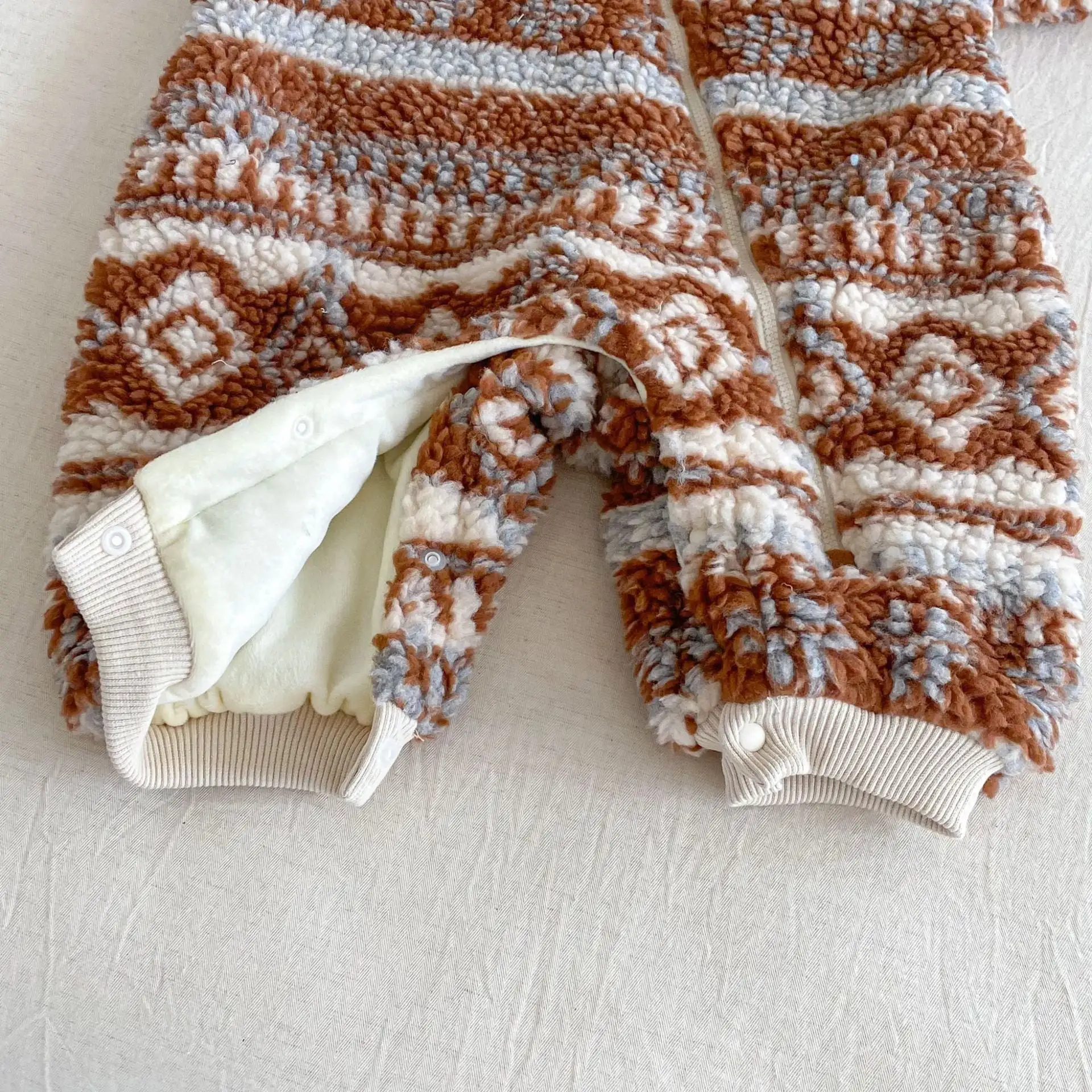 【66-90cm】暖かいヒツジ柄ロンパース＆帽子